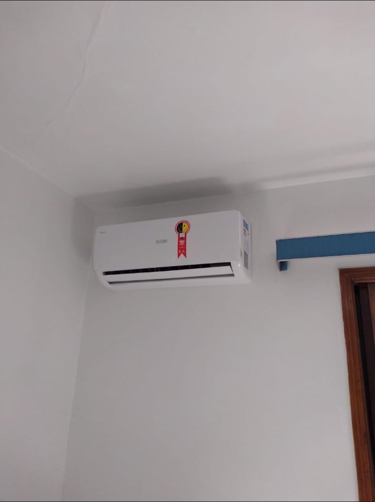 Split de parede instalado em quarto - serviço realizado